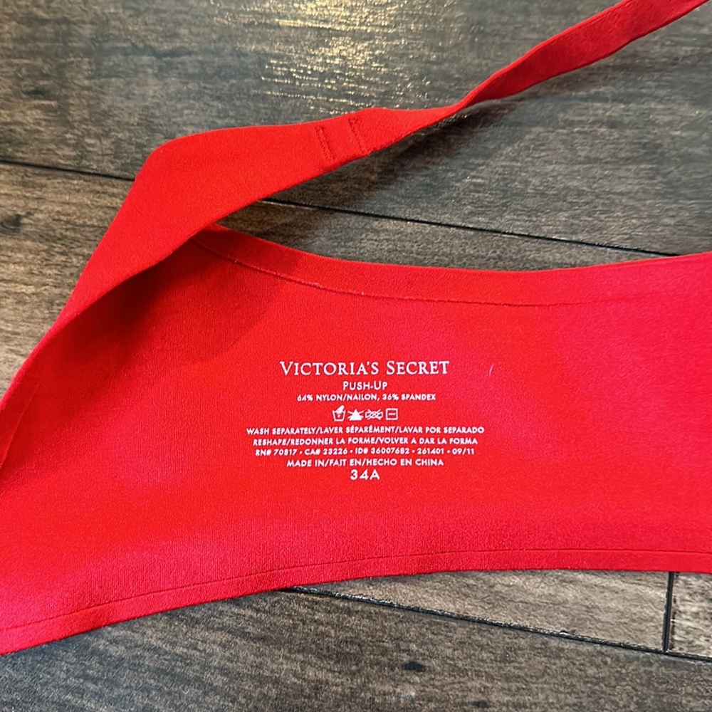 Victoria’s Secret - Picture 3 of 3